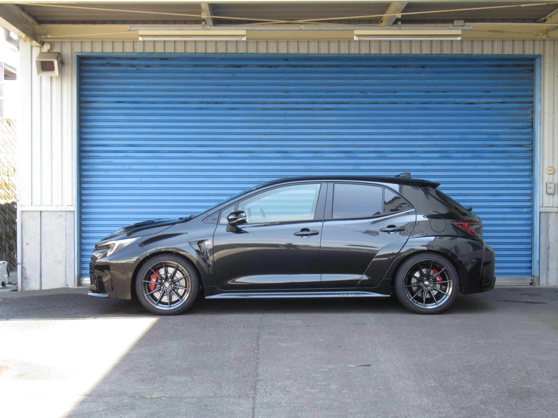 HKS – Hipermax MAX S Coilover Kit – 2023+ Toyota GR Corolla (GZEA14H)
